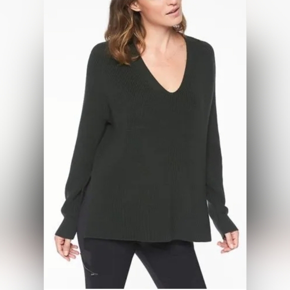 VGUC Athleta Switchback Pullover Sweater Oversized Knit Black XSmall - Picture 1 of 10